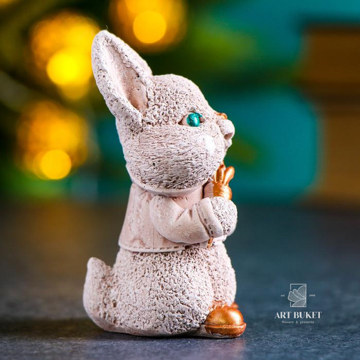 Фигура "Кролик с морковкой" бежевый, 9х5х5см 