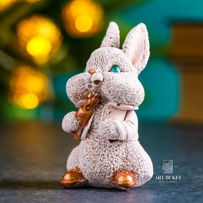 Фигура "Кролик с морковкой" бежевый, 9х5х5см 