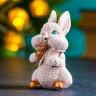Фигура "Кролик с морковкой" бежевый, 9х5х5см 