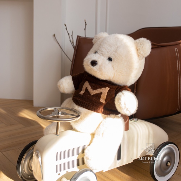 Медведь в вязанном свитере 60 см белый 