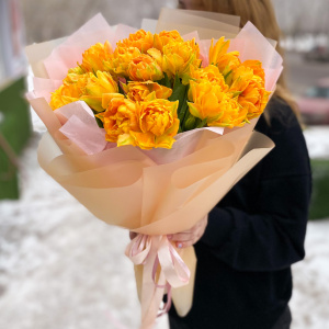 19 пионовидных тюльпанов