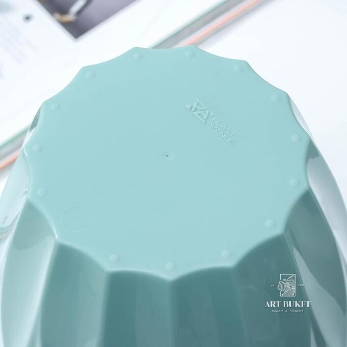 Кашпо для цветов со вставкой «Флюте», 1,9 л, цвет нефрит