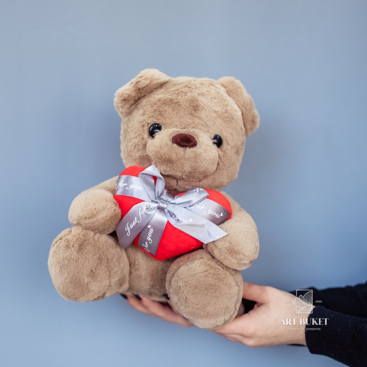 Медведь коричневый с большим сердцем 40 см