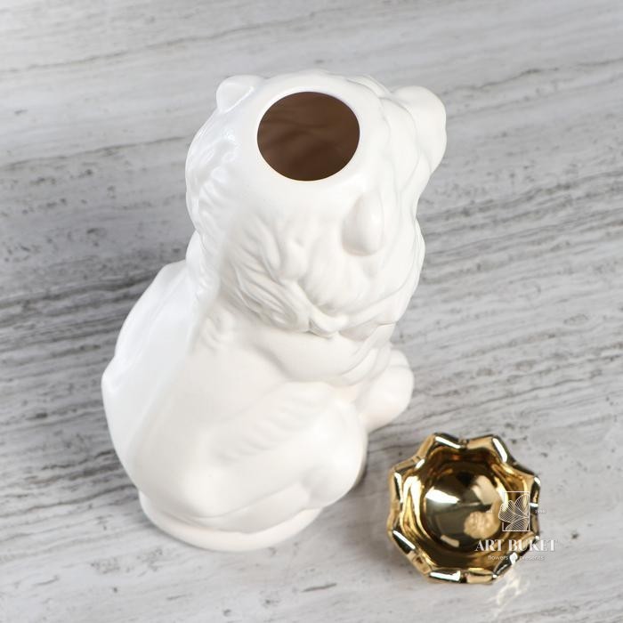 Ваза настольная "Лев с короной", белая, матовая, 25 см