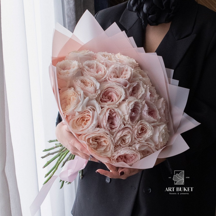 25 пионовидных роз "Цумуги"