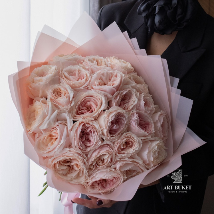 25 пионовидных роз "Цумуги"