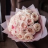 25 пионовидных роз "Цумуги"