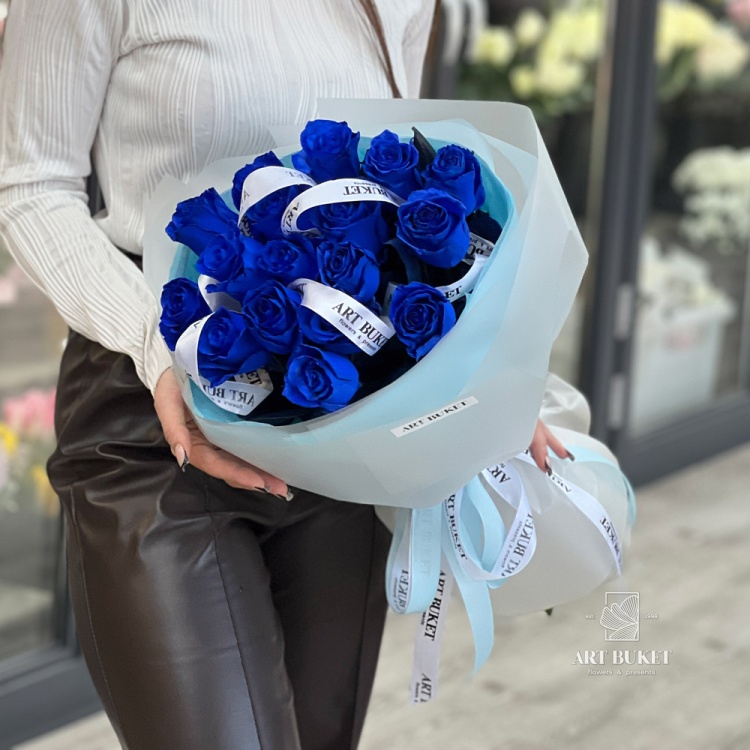 17 синих роз