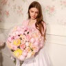 35 нежно-розовых пионов