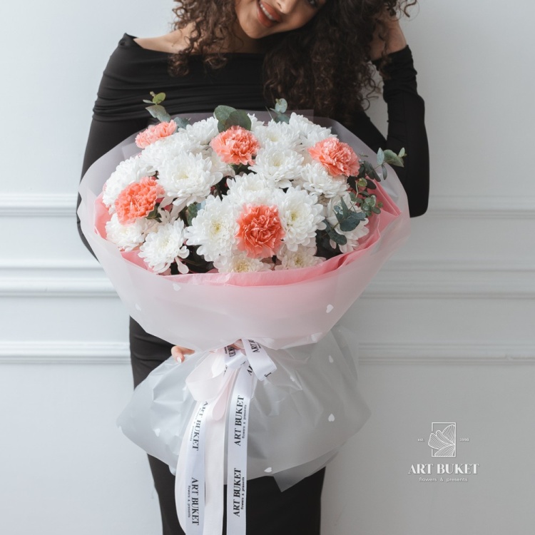 Подарочный сет #43: букет и плюшевый зайка