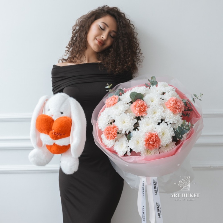 Подарочный сет #43: букет и плюшевый зайка