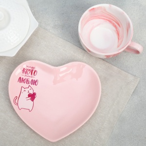 Подарочный набор керамический «Тому кого люблю»: кружка 120 мл, блюдце, цвет розовый