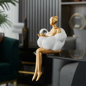 Статуэтка девушка на облаке с шаром 23см