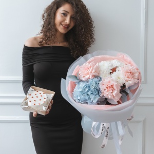 Подарочный сет #41: букет и бенто-торт