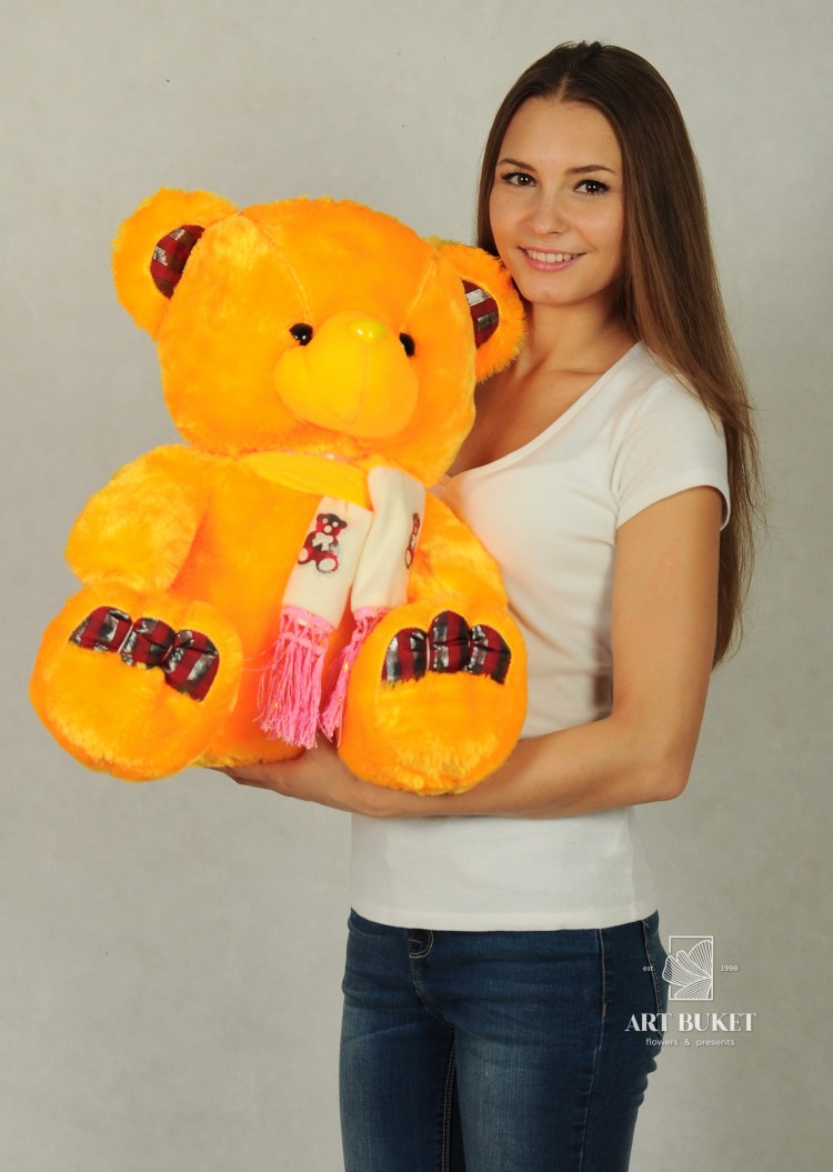 Мишка рыжий с белым шарфом