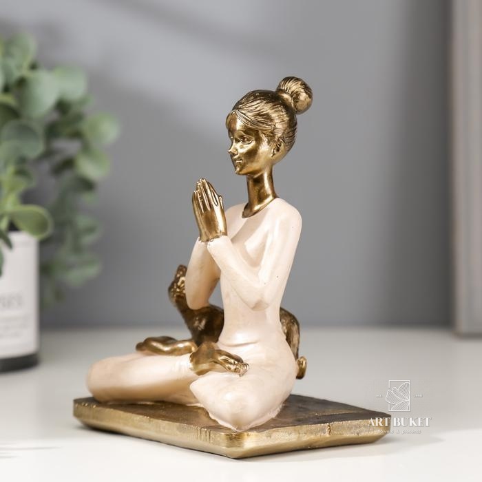 Сувенир "Девушка в позе лотоса, с котом" розовый 14х11х7,8 см   