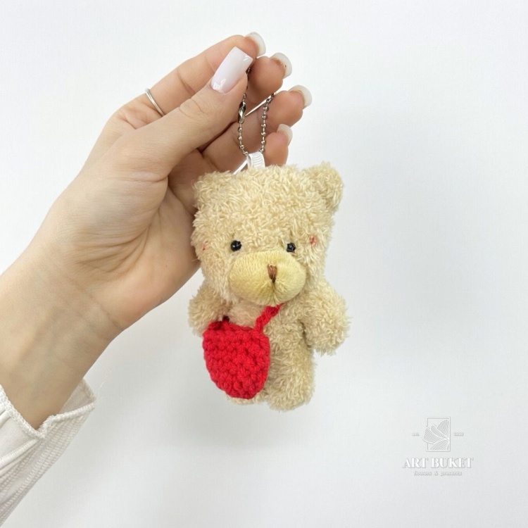 Брелок мишка с красной сумкой