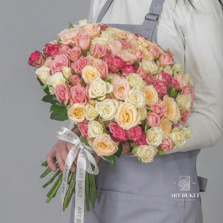 25 кустовых нежных роз