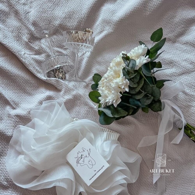 Свадебный букет из белой хризантемы