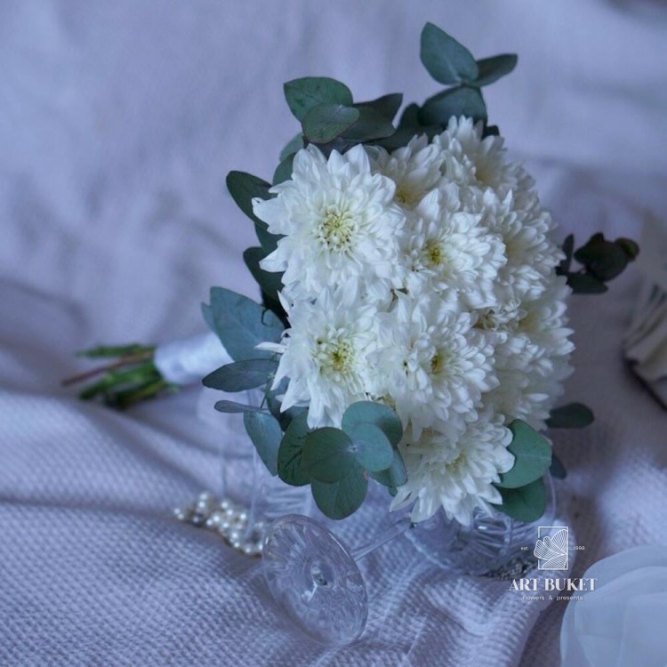 Свадебный букет из белой хризантемы