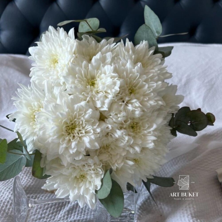 Свадебный букет из белой хризантемы