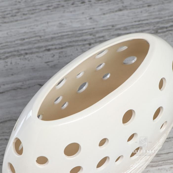 Ваза "Лотос" резная, белая, 22 см