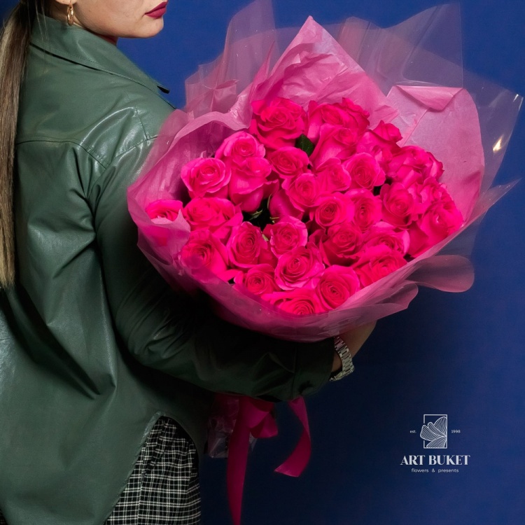 35 розовых роз