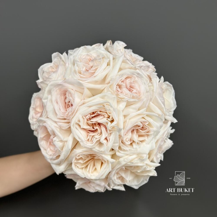 Свадебный букет из пионоидной розы "White O'Hara"