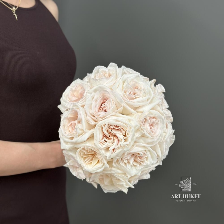 Свадебный букет из пионоидной розы "White O'Hara"
