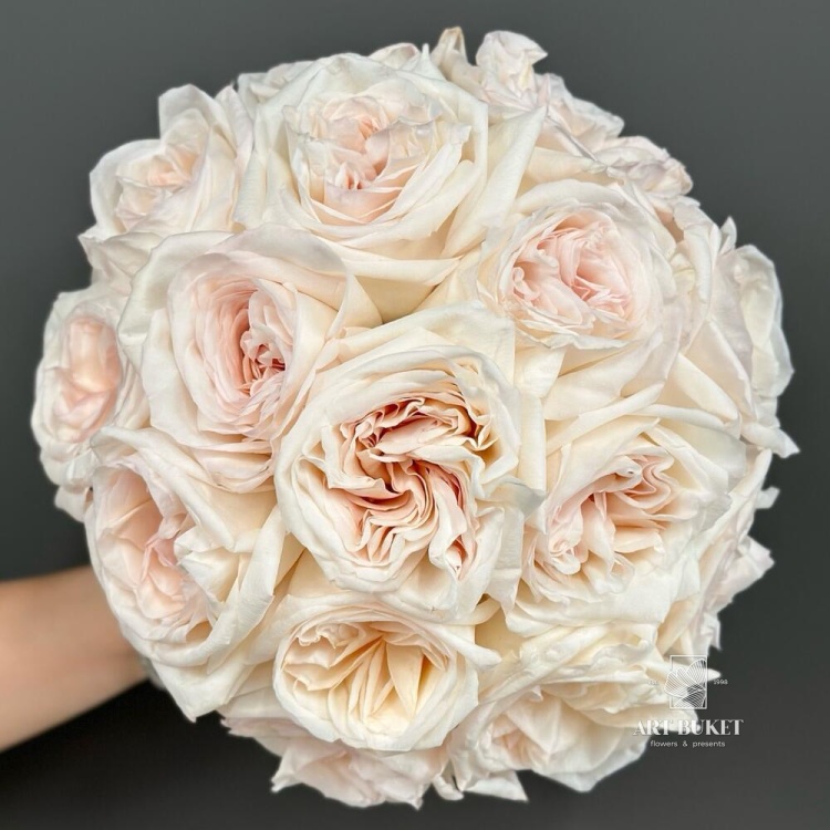 Свадебный букет из пионоидной розы "White O'Hara"