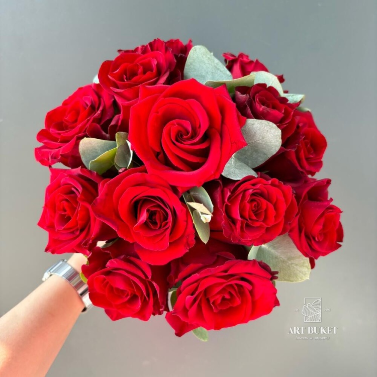 Свадебный букет из красных роз