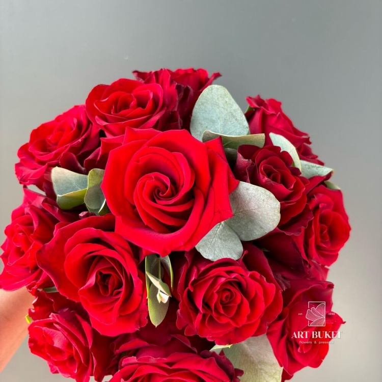 Свадебный букет из красных роз