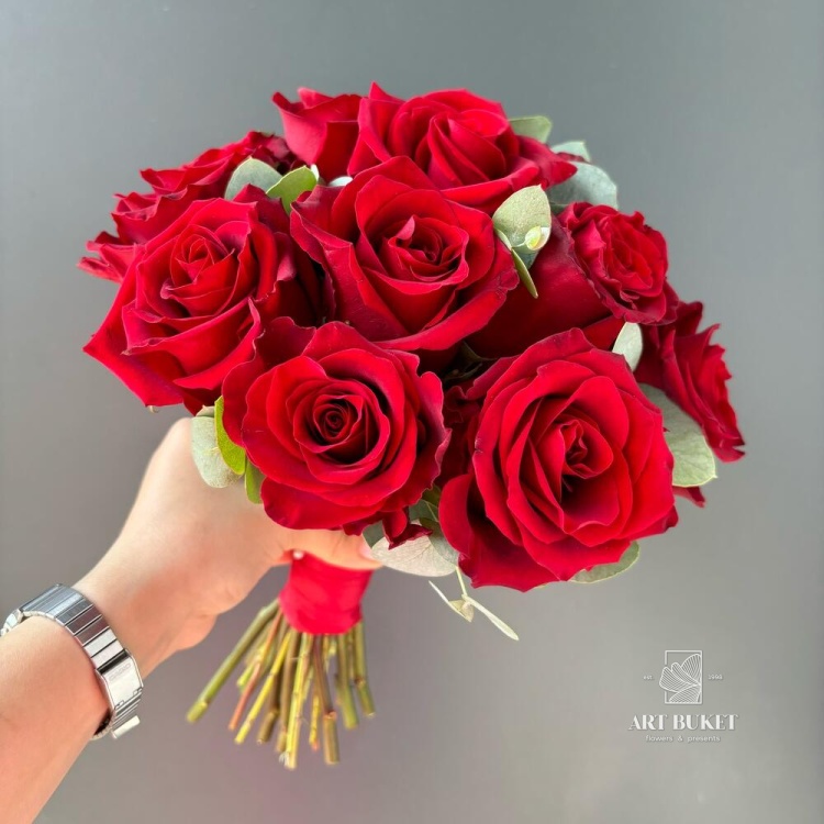 Свадебный букет из красных роз