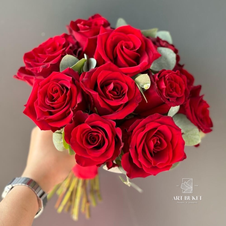 Свадебный букет из красных роз