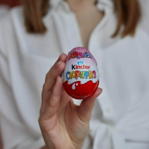 Шоколадное яйцо Kinder Сюрприз