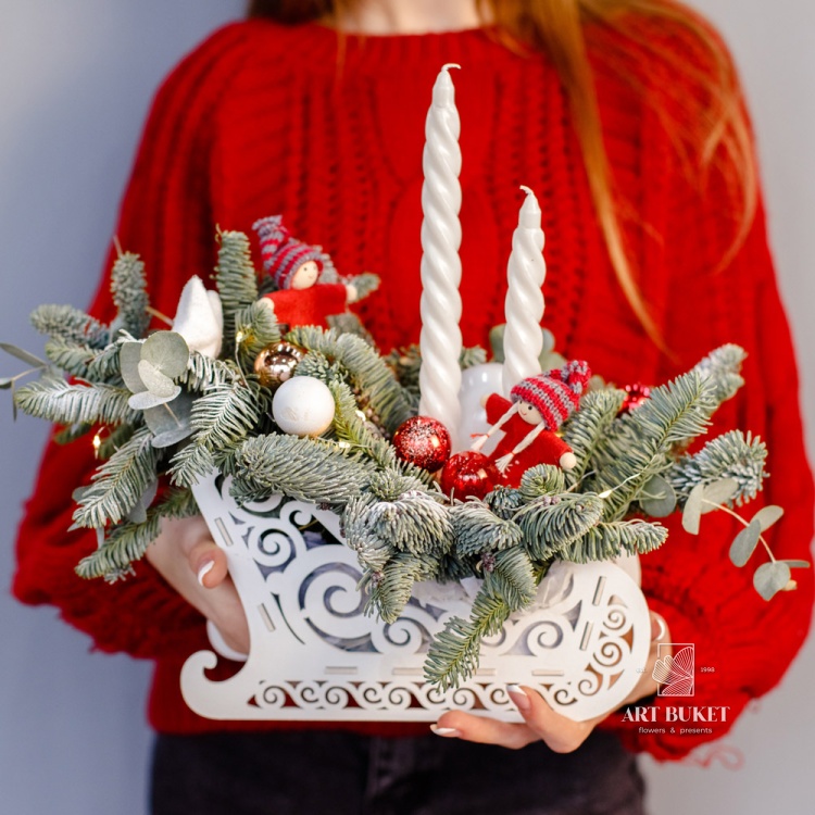 Новогодняя композиция в деревянных санях #2