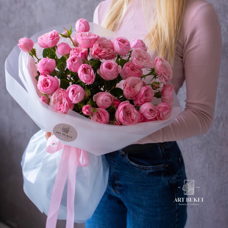 9 пионовидных кустовых роз