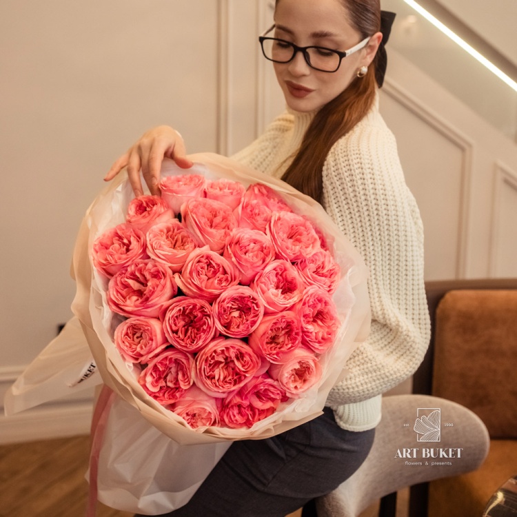 25 пионовидных роз "Pink expression"