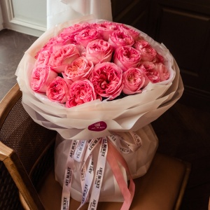 25 пионовидных роз "Pink expression"
