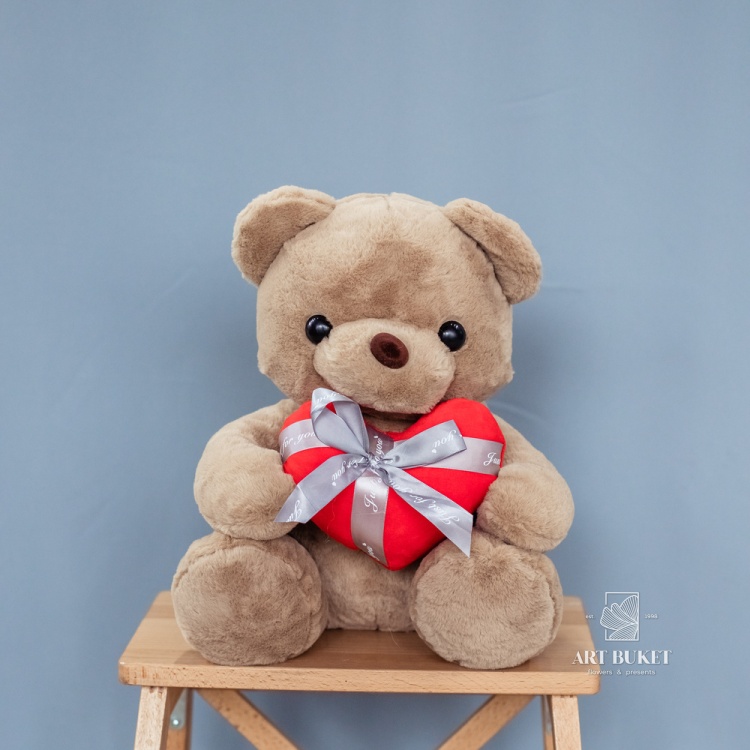 Медведь коричневый с большим сердцем 30 см