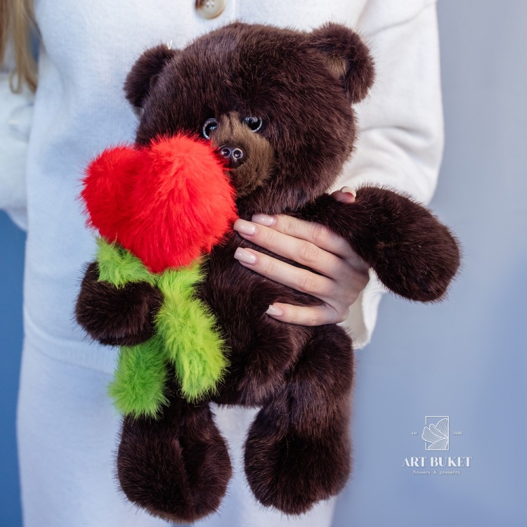 Медведь стоячий с сердцем 35 см коричневый