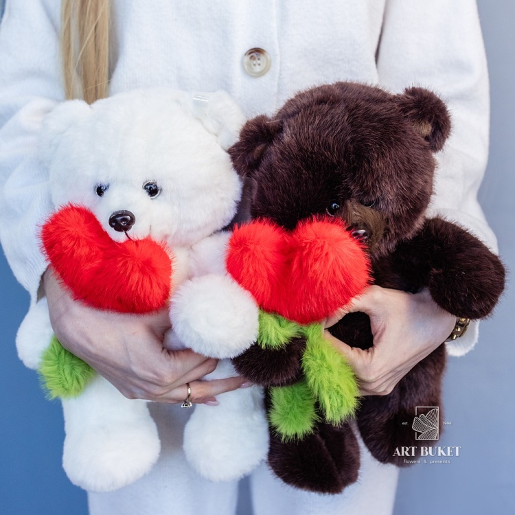 Медведь стоячий с сердцем 35 см коричневый