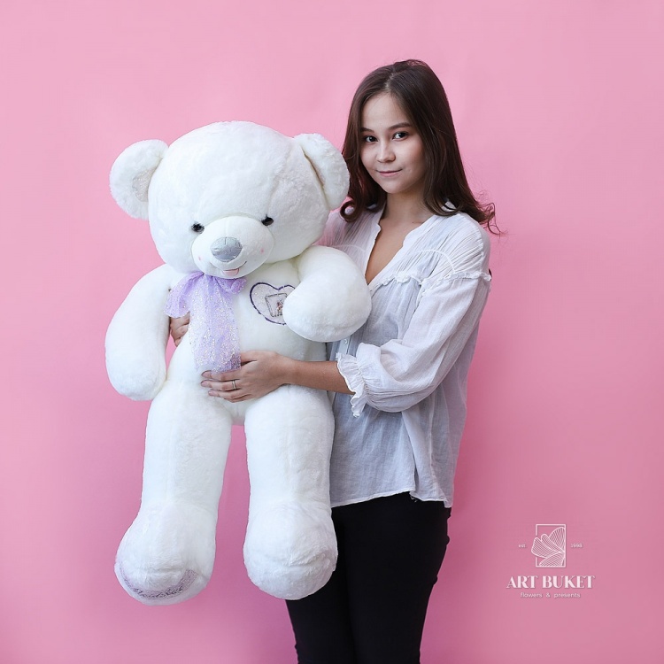 Медведь с блестящим бантом