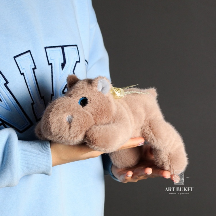 Бегемот маленький коричневый лежачий