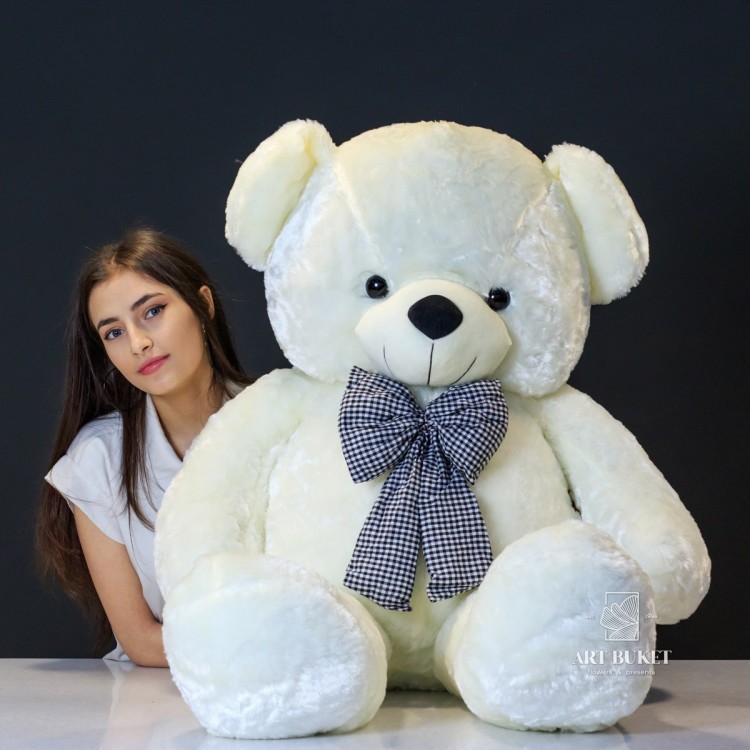 Большой медведь с клетчатым бантом