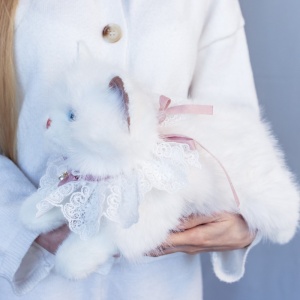 Кот лежачий музыкальный 40 см белый