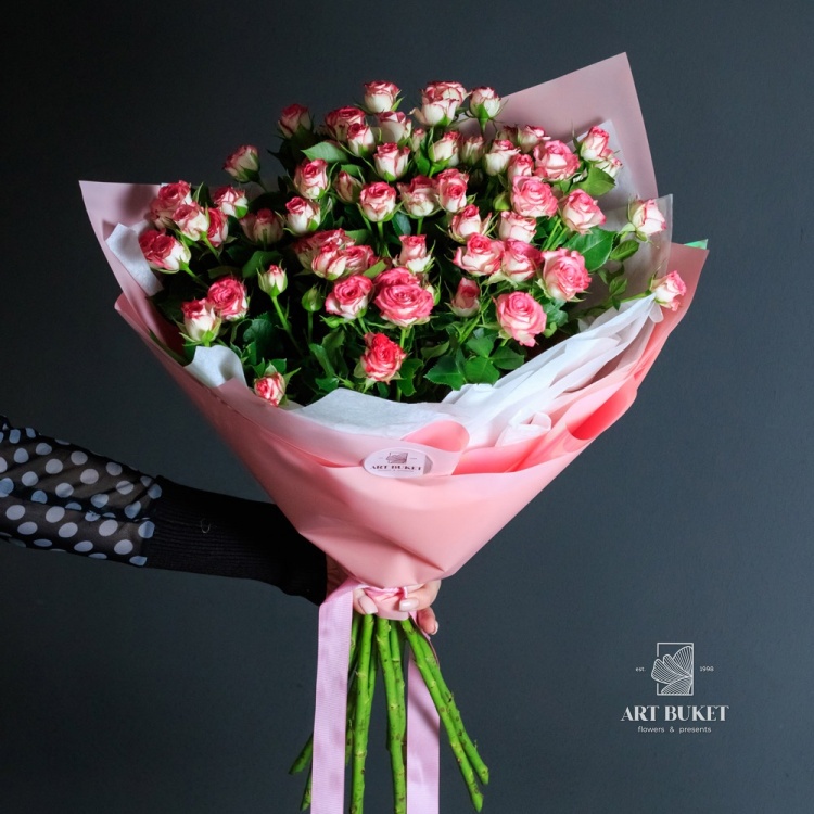 11 кустовых розовых роз