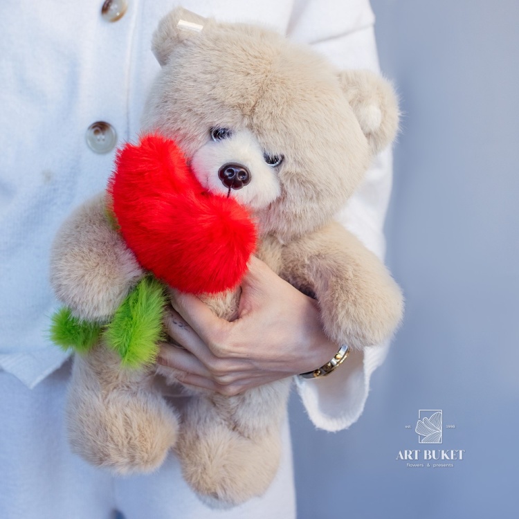 Медведь стоячий с сердцем 35 см бежевый