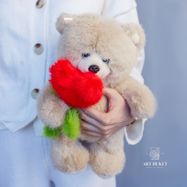 Медведь стоячий с сердцем 35 см бежевый