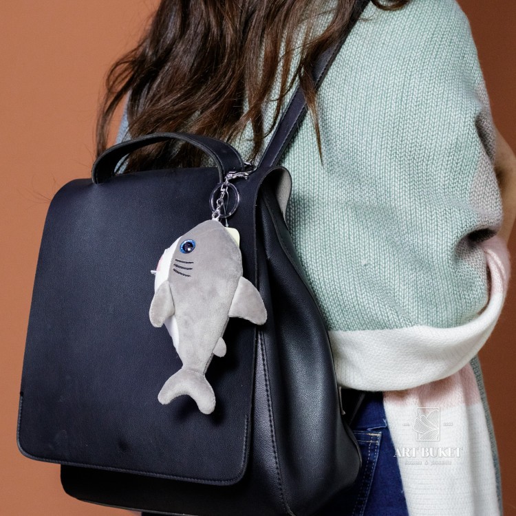 Акула серая брелок 